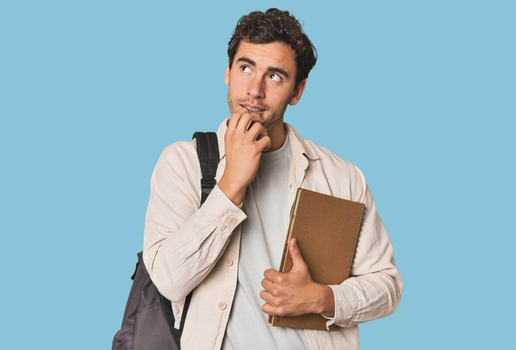 Para as novas gerações, o alinhamento do curso com propósitos pessoais e profissionais tem ganhado destaque (Imagem: Asier Romero | Shutterstock)