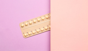 Situações e hábitos podem reduzir o efeito do anticoncepcional (Imagem: Pixel-Shot | Shutterstock)