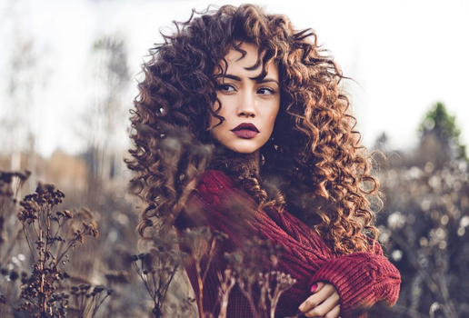 No inverno, as maquiagens se tornam mais refinadas e expressivas (Imagem: Nadya Korobkova | Shutterstock)