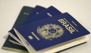 Ucranianos terão acesso ao passaporte humanitário brasileiro, segundo o presidente Bolsonaro