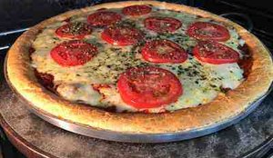 A cidade de Nápoles, na Itália, é considerada o local de nascimento da pizza conhecida hoje