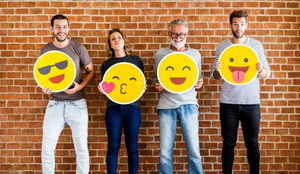 Os emojis tornaram-se um dos recursos de comunicação mais universais da era digital (Imagem: Rawpixel.com | Shutterstock)