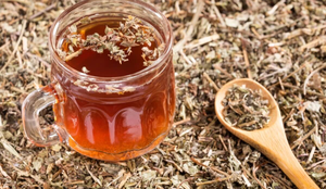 O chá de quebra-pedra auxilia em tratamentos renais e hepáticos (Imagem: Luis Echeverri Urrea | Shutterstock)