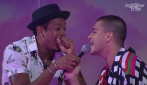 Arthur e Paulo André cantando Love Yourself