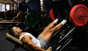 Excesso de esforço físico na musculação e a prática errada aumentam casos de artrose entre os jovens (Imagem: Ladanifer | Shutterstock)