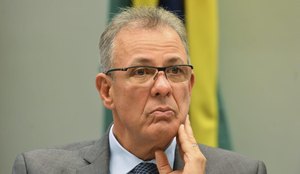 Bento Albuquerque, ministro de Minas e Energia também é almirante de esquadra brasileiro.