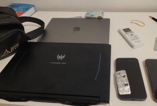 Polícia apreendeu computadores e celulares do investigado