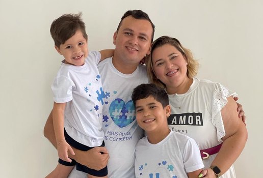 Naná Silva, o esposo e os dois filhos