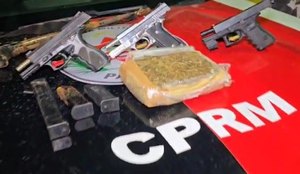 Quatro armas e drogas