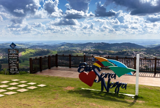 Serra Negra é cercada por belezas naturais e tem programações para todos os tipos de turistas (Imagem: Andrea Cirillo Lopes | Shutterstock)