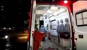 Ambulância no hospital de Emergência e Trauma da capital