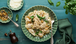 Ravioli com carne e cebola caramelizada (Imagem: Katarzyna Hurova | Shutterstock)