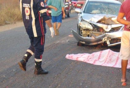 Clisao frontal deixa morto no sertao