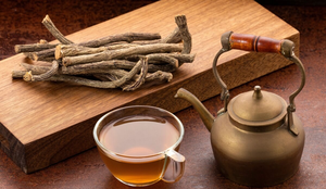 Chá de valeriana com raiz seca (Imagem: Luis Echeverri Urrea | Shutterstock)