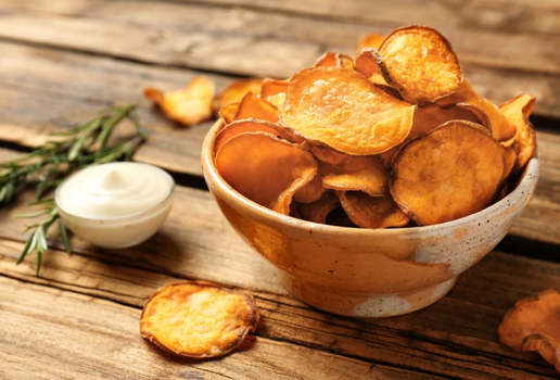 Chips de batata-doce com alecrim (Imagem: New Africa | Shutterstock)