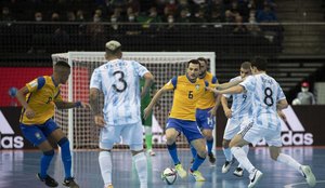 Brasil perde para Argentina e adia sonho da Copa do Mundo de Futsal