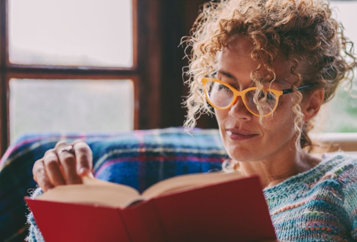 Os livros podem trazer reflexões profundas e mudar a forma como vemos a vida (Imagem: simona pilolla 2 | Shutterstock)
