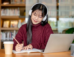 A redação é uma das etapas mais importantes da prova do Enem (Imagem: BongkarnGraphic | Shutterstock)