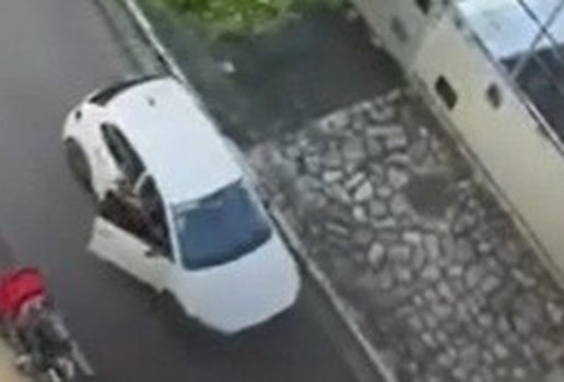 Mulher arrastada manaira