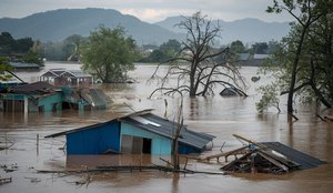 Inundacao enchente e destruicao no Mianmar ideogram