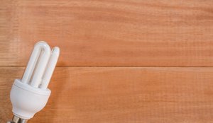 Lampada sobre uma mesa