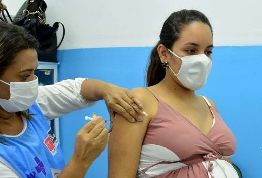 Grávidas e puérperas serão vacinas contra a covid-19 em João Pessoa
