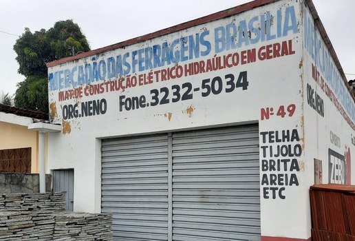 Homem foi morto em frente a estabelecimento onde trabalhava.