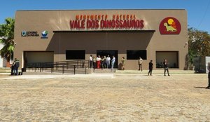Vale dos Dinossauros tera programacao especial na semana da crianca