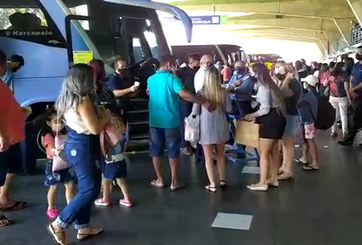 Véspera de São João conta com grande fluxo de passageiros no terminal rodoviário