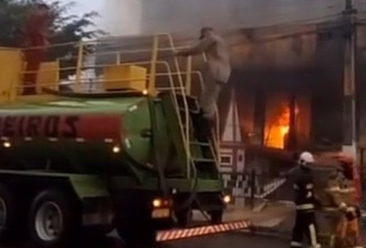 Incendio pedras de fogo