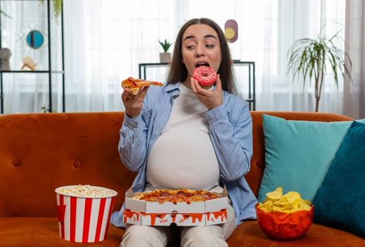 Os desejos de grávida são comuns e estão relacionados a mudanças no corpo da mulher (Imagem: Andrii Iemelianenko | Shutterstock)