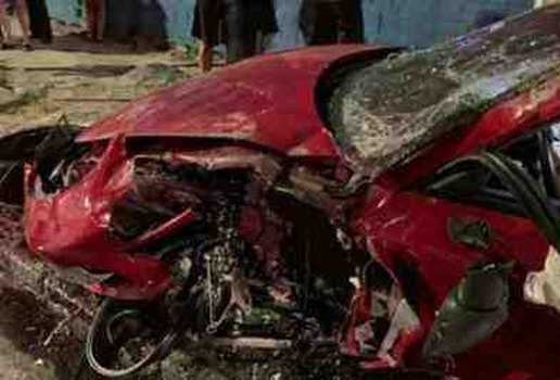 Motorista capota Porsche Cayman no Recife e deixa carro destruido