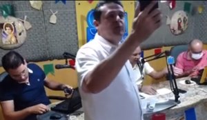 Rádio acusa pré-candidato de invadir estúdio na Paraíba