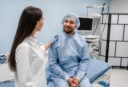 A endoscopia é fundamental para avaliar possíveis alterações no sistema digestivo (Imagem: Inside Creative House | Shutterstock)