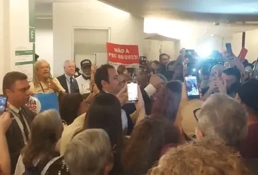 Manifestacao gabinete hugo motta