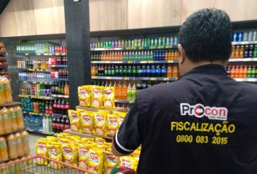 Procon apreende carne fora da validade e autua 5 supermercados em JP