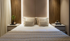 Os livros podem tornar a decoração mais charmosa e funcional (Projeto: VilaVille Arquitetura e Interiores | Imagem: Robson Fotógrafo)