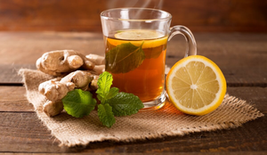 Chá de gengibre com limão e hortelã (Imagem: peterzsuzsa
| Shutterstock)