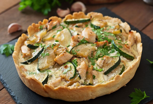 Quiche de frango com abobrinha (Imagem: Timolina | Shutterstock)