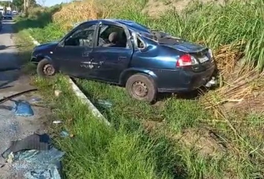 Acidente ocorreu após o condutor perder o controle da direção.