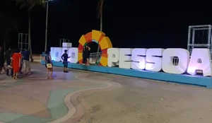 Prefeitura instala iluminacao especial em letreiro no Busto de Tamandare