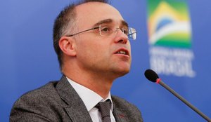Ministro pede abertura de inquerito para apurar ofensa a Bolsonaro