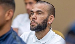 Daniel Alves está preso por suspeita de estupro