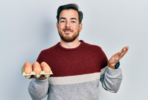 O ovo é fonte de nutrientes importantes para a saúde do homem (Imagem: Krakenimages.com | Shutterstock)