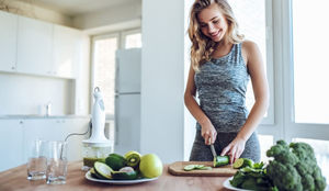 Vitaminas e minerais são fundamentais para um emagrecimento saudável (Imagem: 4 PM production | Shutterstock)