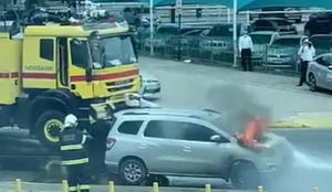 Incendio carro aeroporto bayeux