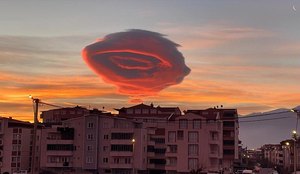 Nuvem de formato estranho na Turquia intriga internautas