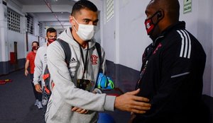 O goleiro paraibano Santos vai ficar no bando do Flamengo para o jogo no Peru