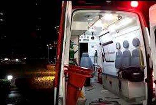 Ambulância no hospital de Emergência e Trauma da capital
