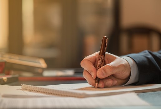 Cartorio pessoa assinando